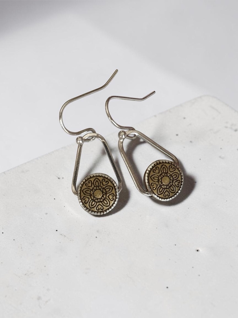 5 For $25💫Antique Gold Medallion Earrings